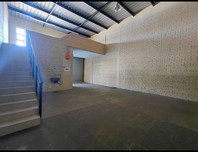 134M² WAREHOUSE TO LET IN POMONA